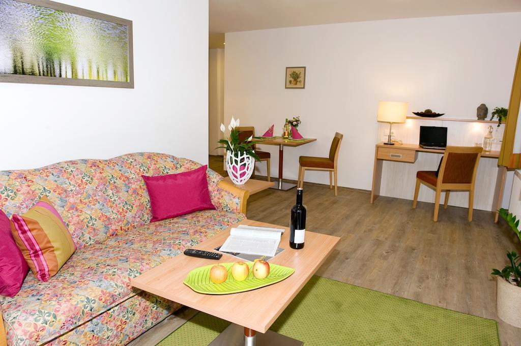 Ferienwohnungen - Boarding Wohnungen Sonnenhof Lenzing Szoba fotó