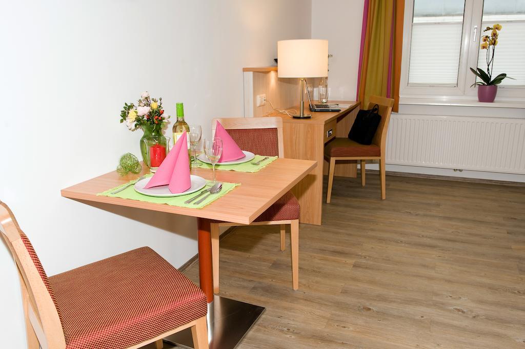 Ferienwohnungen - Boarding Wohnungen Sonnenhof Lenzing Szoba fotó